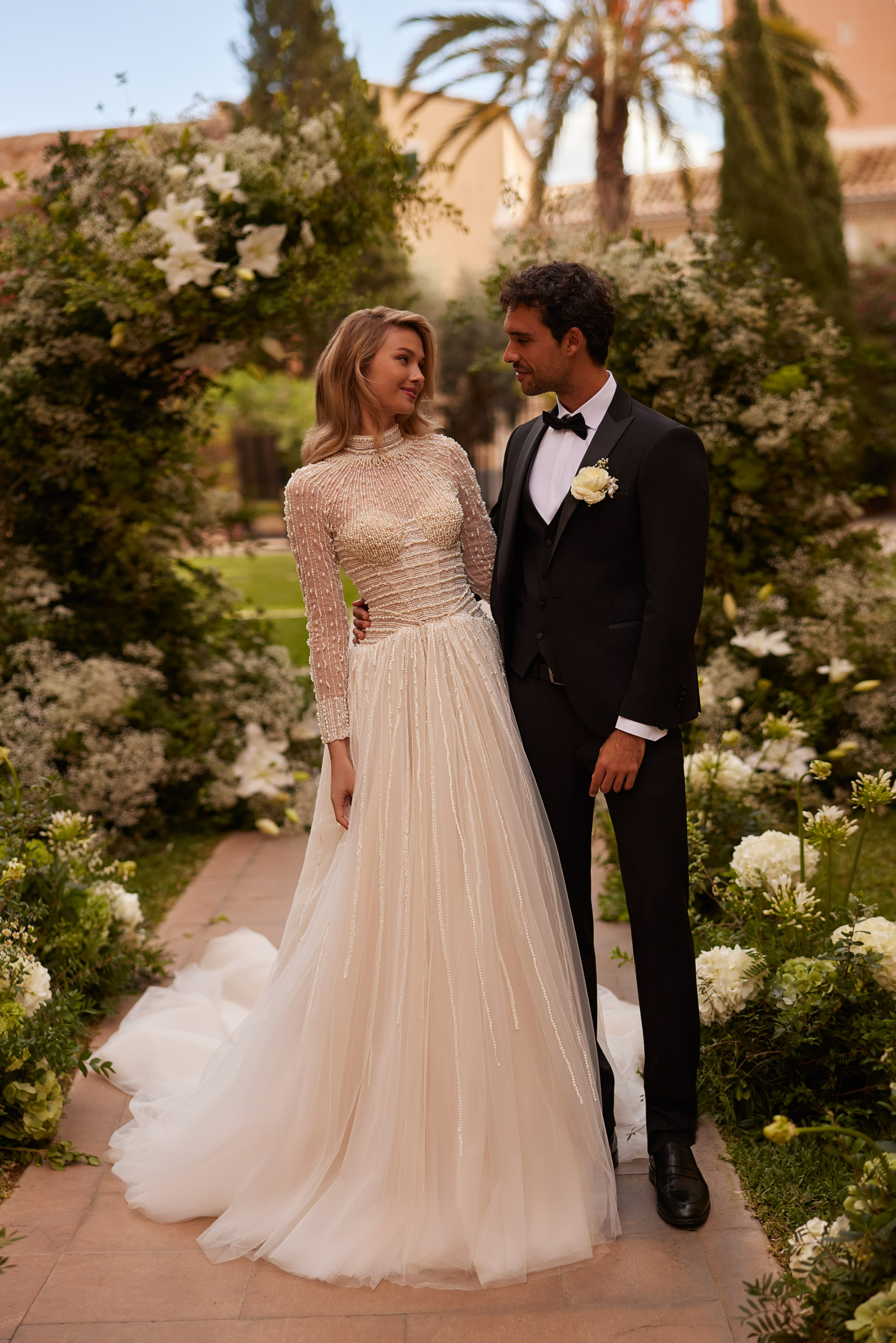 High Neck Beaded Wedding Dress with Long Sleeves – Elegant Tulle A-Line Tulle Wedding Gown with Pearl Embellishments Plus Size