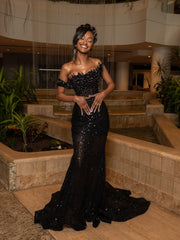 Aaliyah: Black Dress