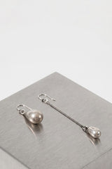 Ann Demeulemeester Nais Pearl Earrings In Antique Silver