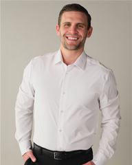 Man wearing a white dress shirt without a pocket