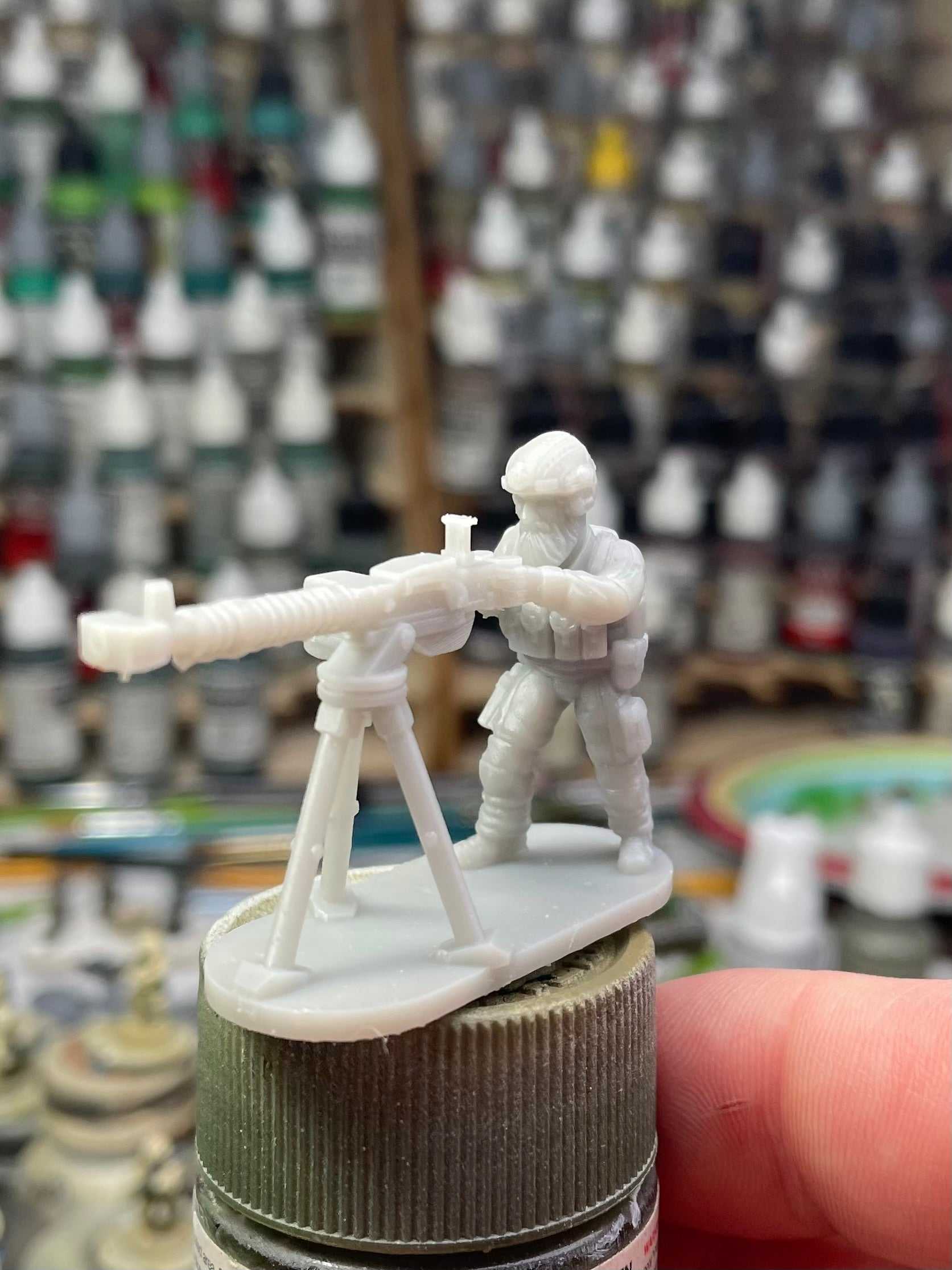 28mm modern resin Chechen miniature with heavy machine gun on tripod unpainted