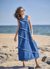 Make a statement with the Mirabella Fringed Midi Denim Dress by Lysse. Designed for comfort and style, this dress features a midi-length silhouette with fringed detailing, adding a touch of effortless charm. Crafted from premium stretch denim, it offers a flattering fit while ensuring all-day ease.