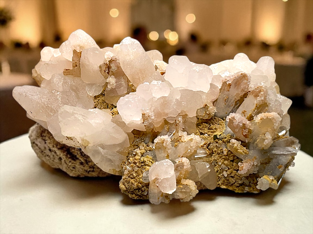 Bergkristall mit Calcit – 372 g, 11 × 8 × 4 cm – AAA-Qualität – Edelstein Unikat (Masterpiece S3037) – Sammlerstück aus Kosovo (Trepča)