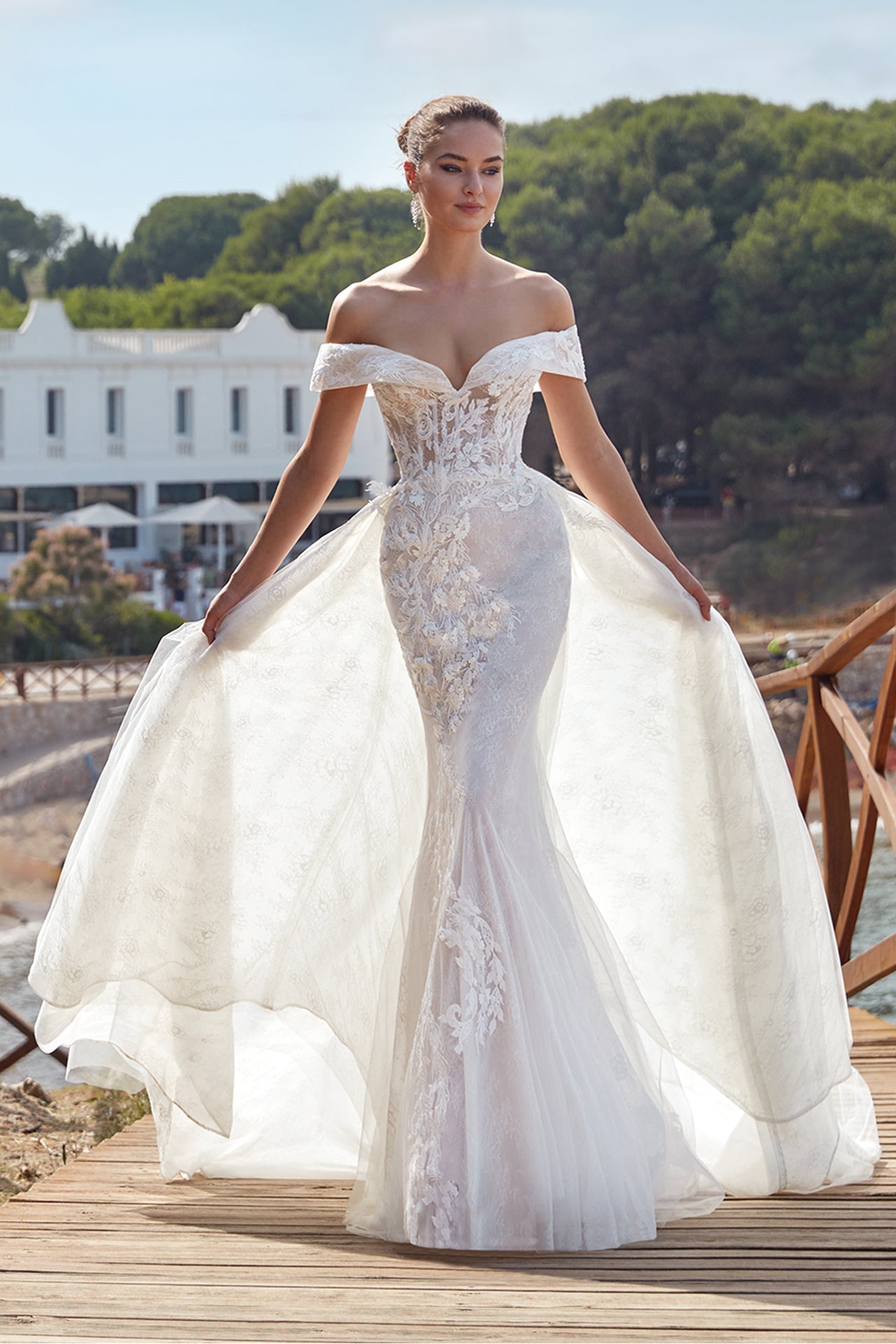 Off-The-Shoulder Mermaid Wedding Dress