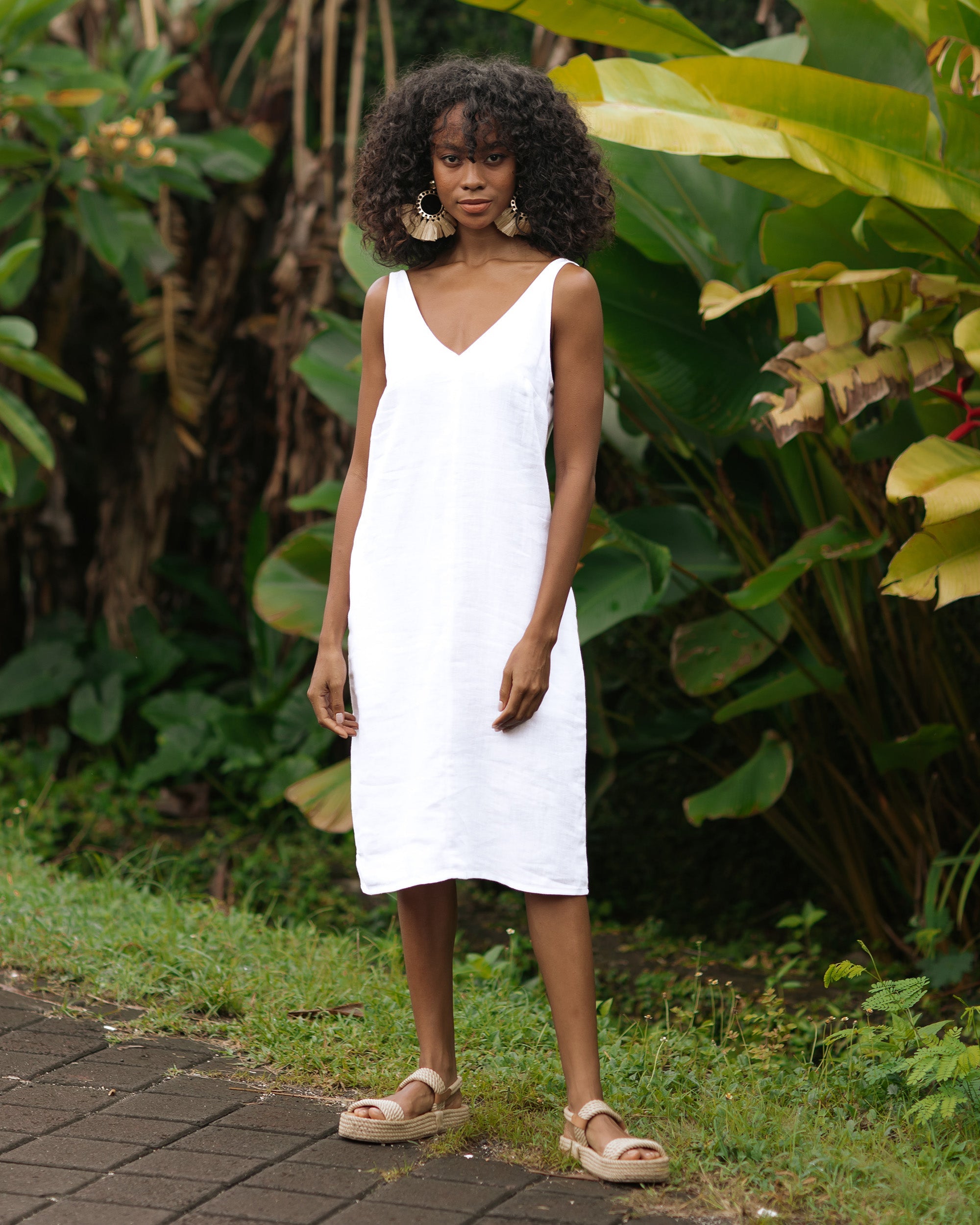 Cut-out linen dress TAHITI in White - MagicLinen modelBoxOn2