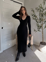 Valerie Ribbed Knit Long Sleeve Maxi Dress (Black)