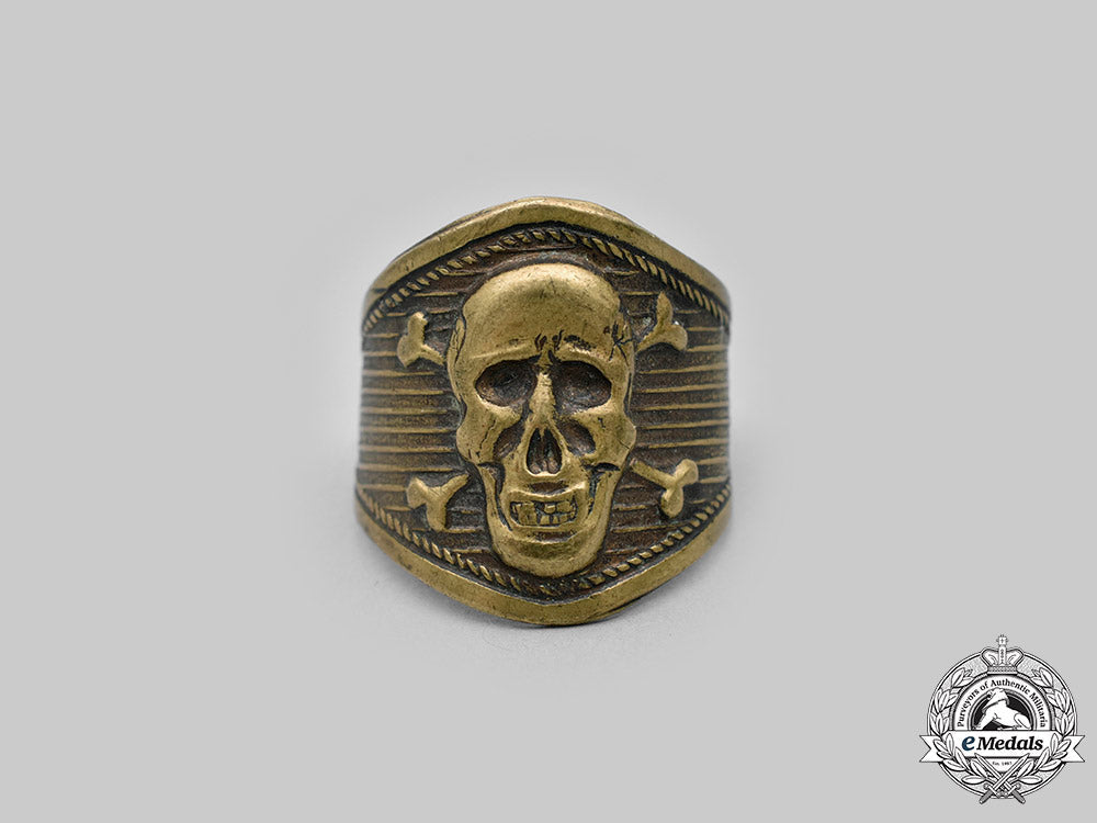 italy,_kingdom._a_fascist-_period_arditi_skull_ring_c2020_581_mnc9663_1