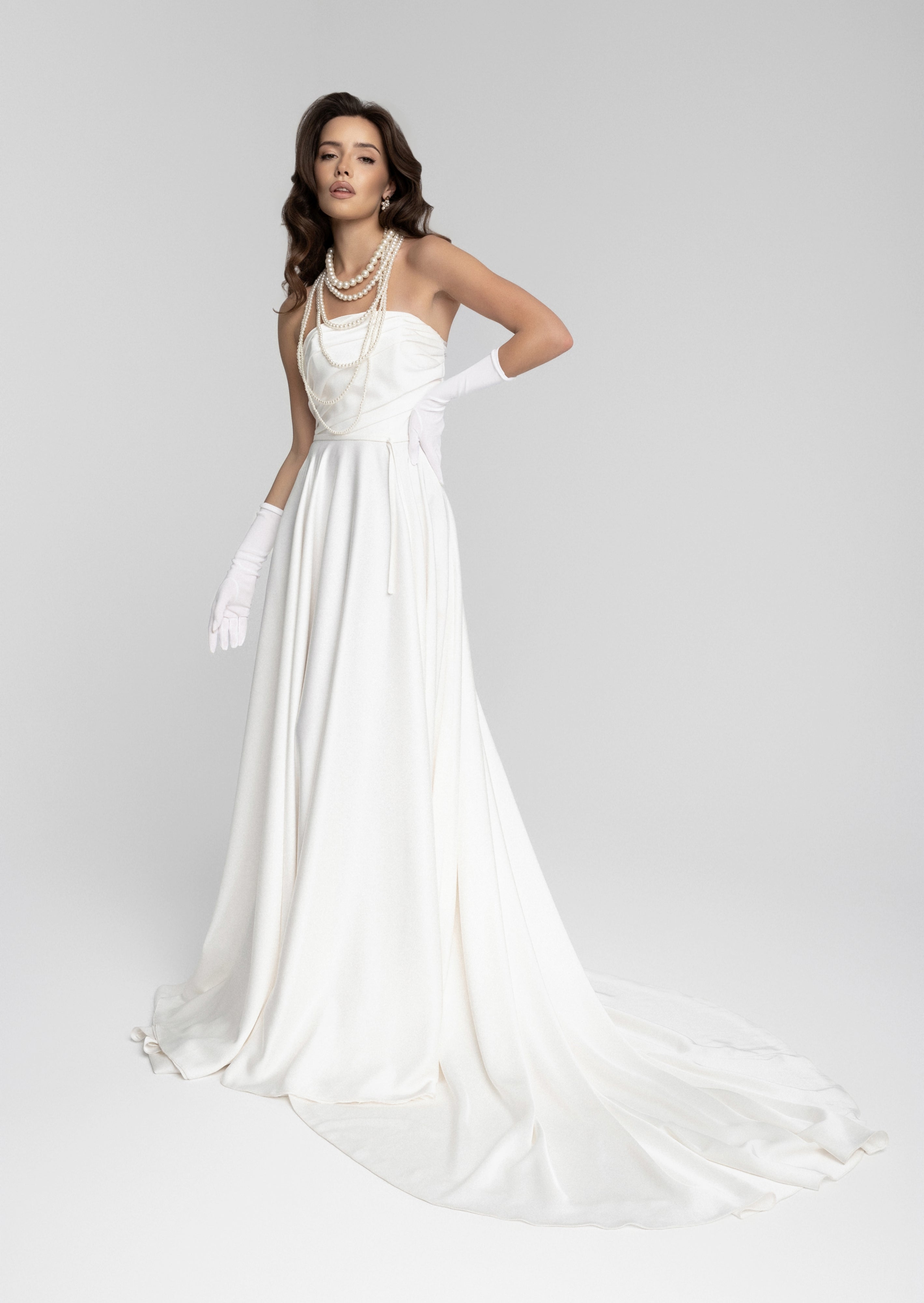 Elegant Vintage-Inspired Strapless Satin Wedding Dress with Long Train