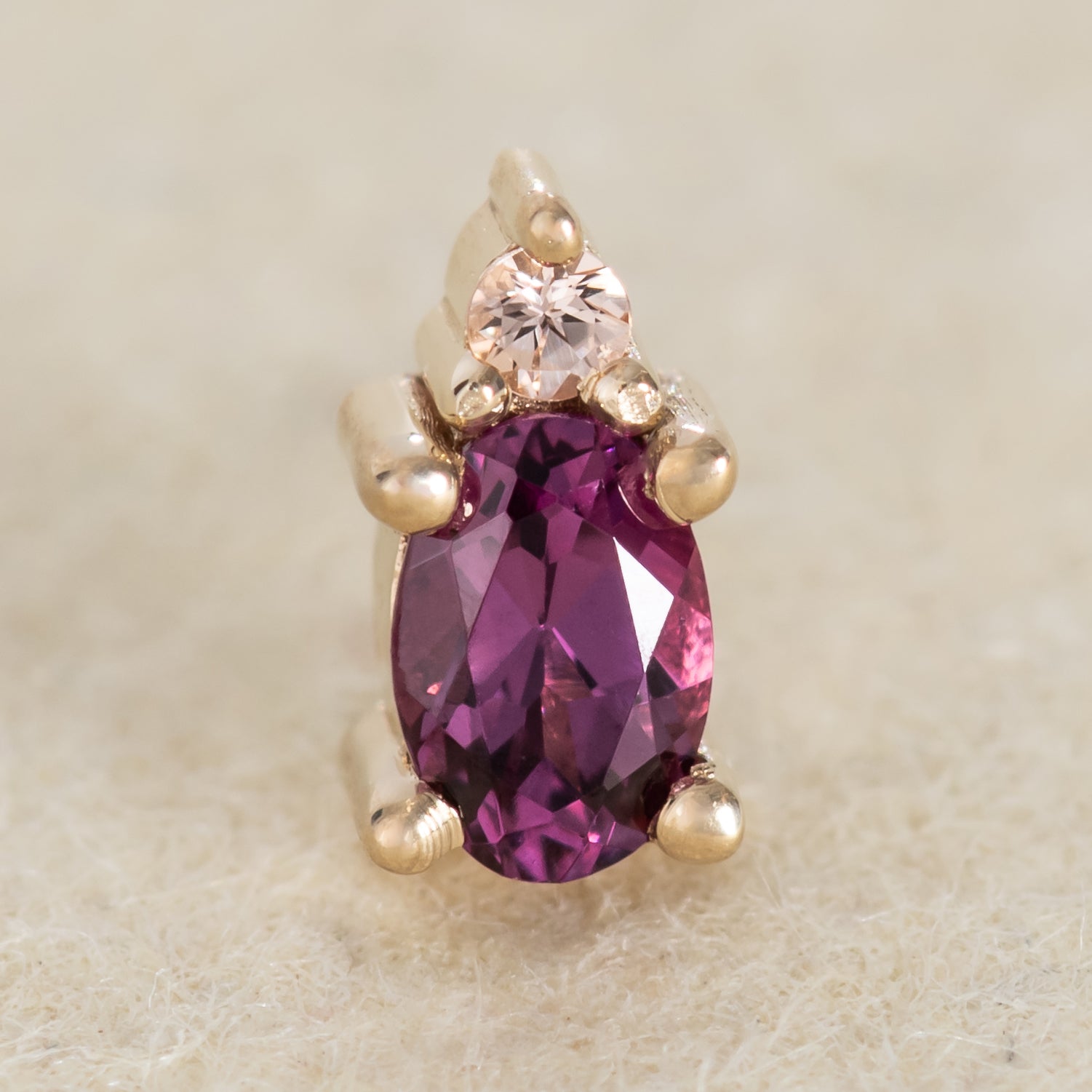 BVLA Oval with Round Prong Threadless End