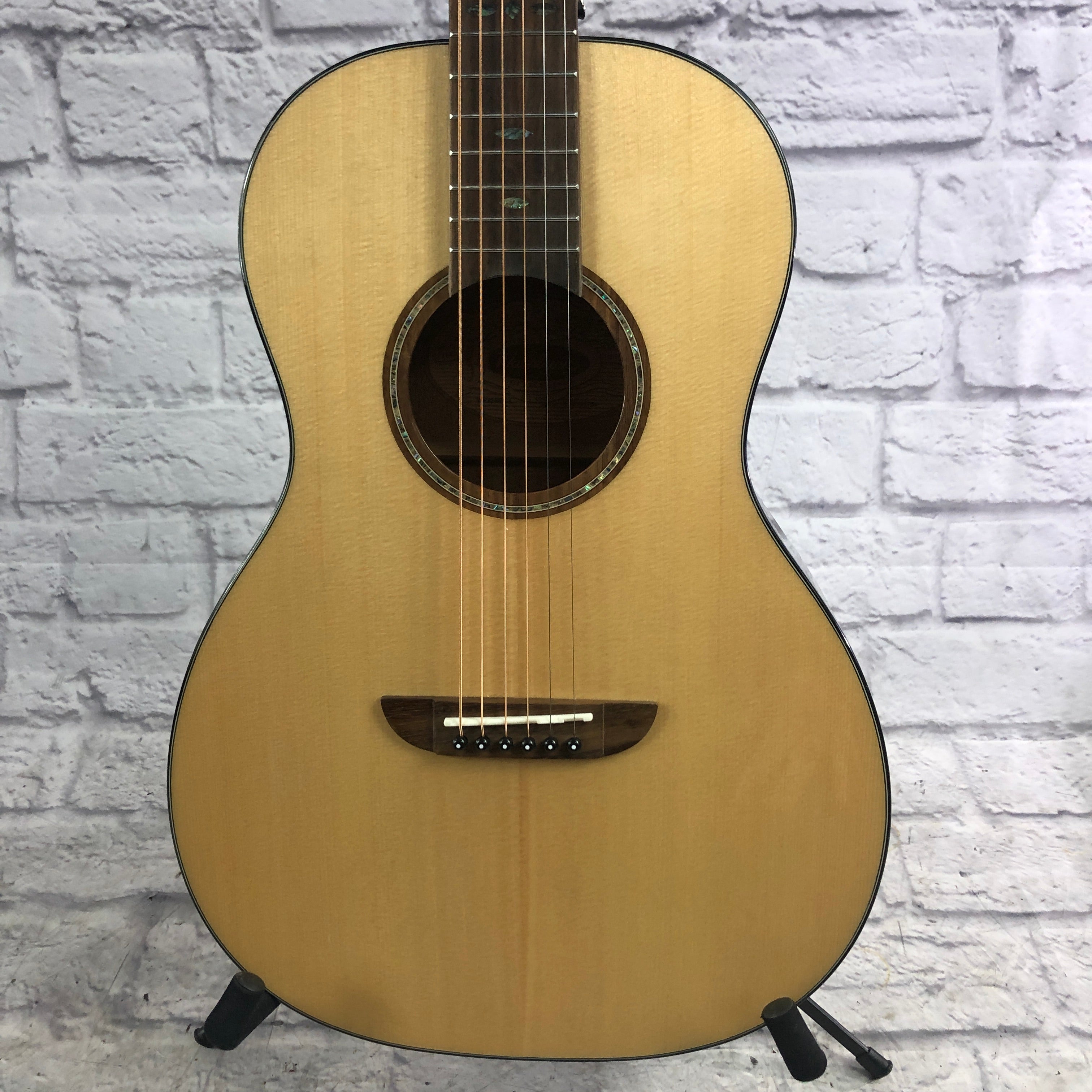 Washburn WP33SRS Parlor Sized Acoustic Guitar