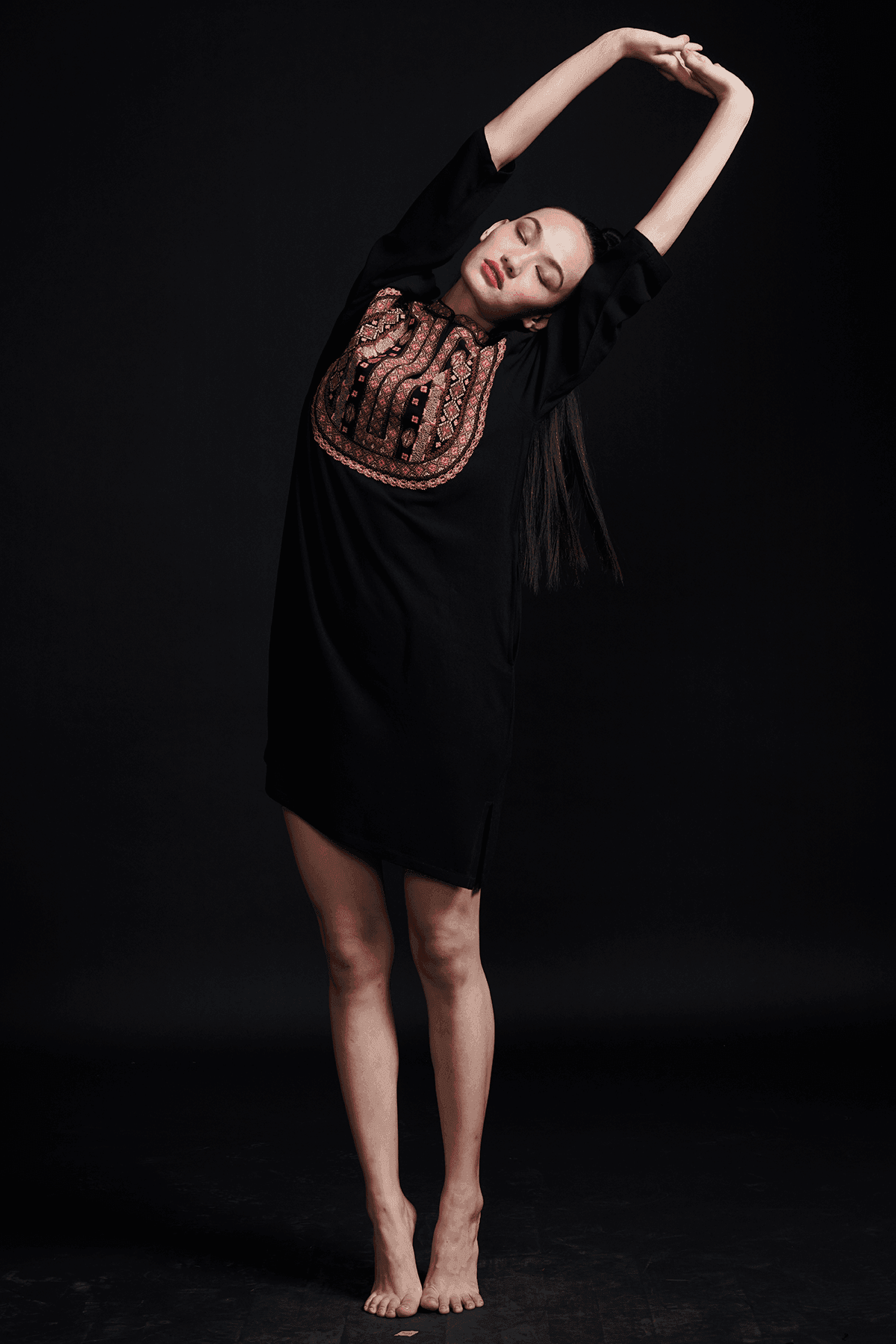 TRIBAL EMBROIDERED DRESS - dash and dot
