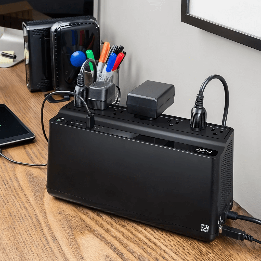 APC UPS Regulador 1 Puerto USB 120V, BE600M1-LM