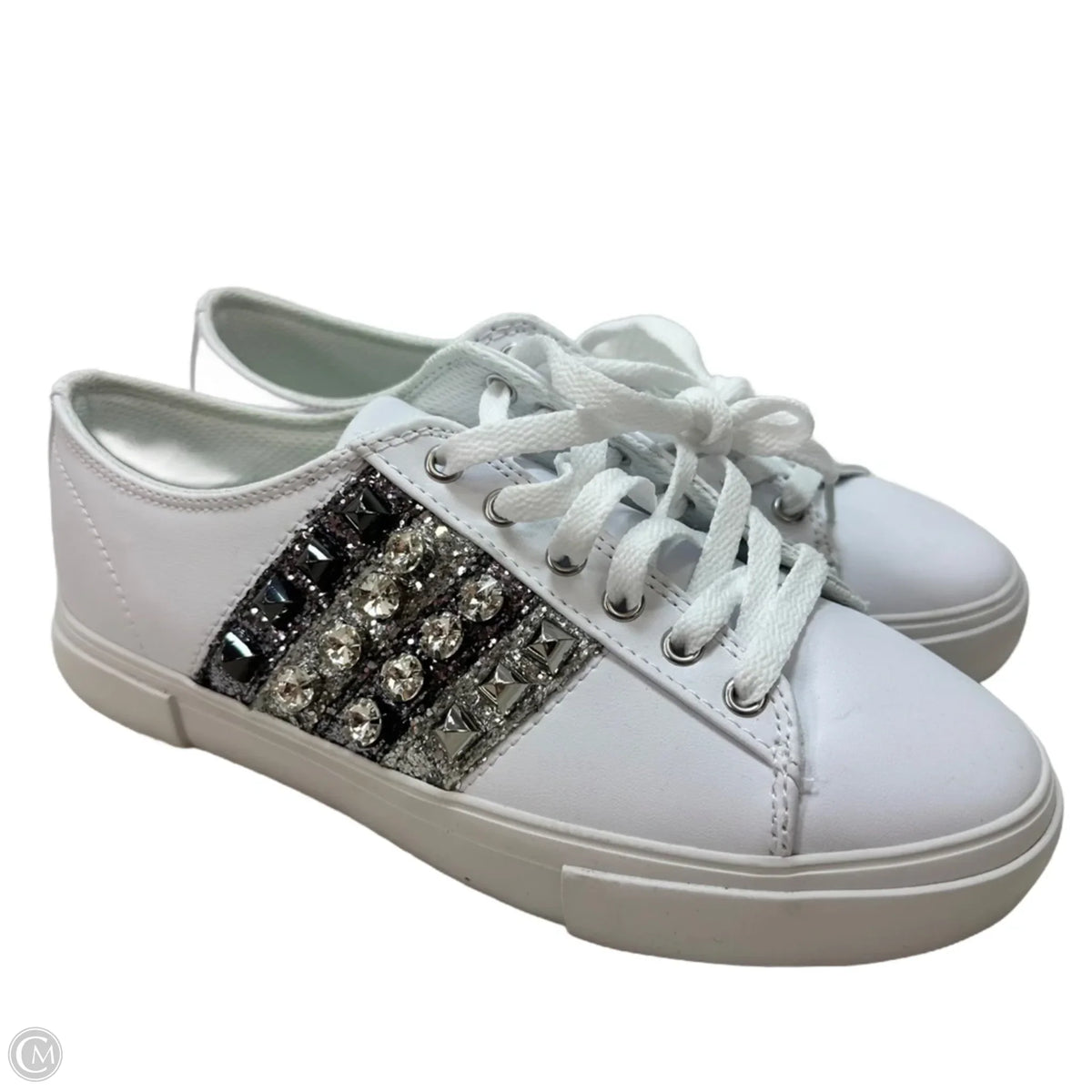Shoes Sneakers By Guess In White, Size: 7.5