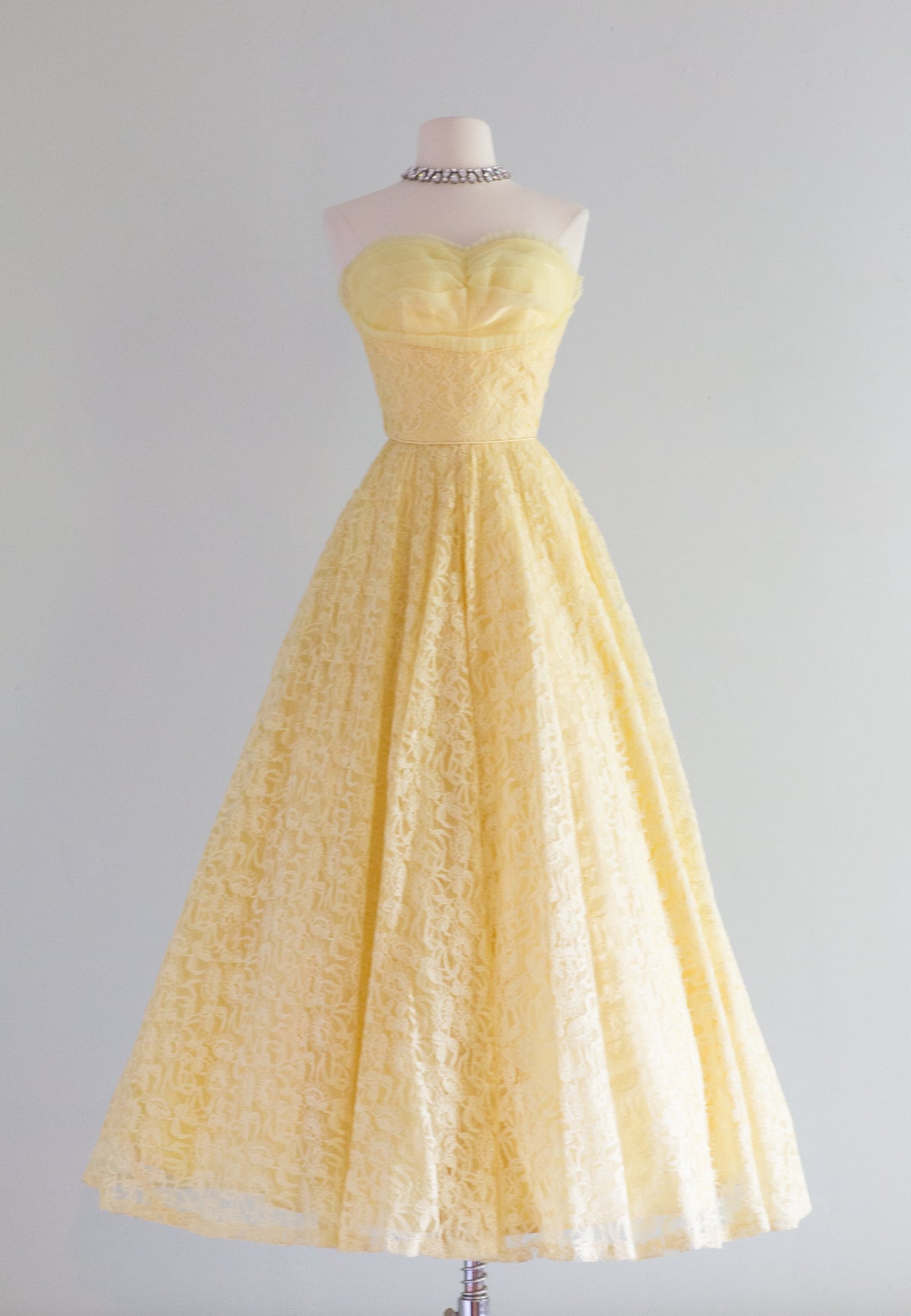 1950's Belle Of The Ball Strapless Yellow Lace Prom Dress / XXS