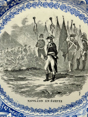Bord / Sierbord - Societe Ceramique Maestricht - décor NAPOLEON uitgevoerd in zwart met helderblauwe rand