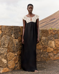 Robe longue en georgette de viscose et guipure – Noir et écru - Robes Mes Demoiselles