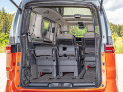 FLYOUT | für die Heckklappen-Öffnung | VW T7 | 100150119 - better-camper.de | Mense GmbH