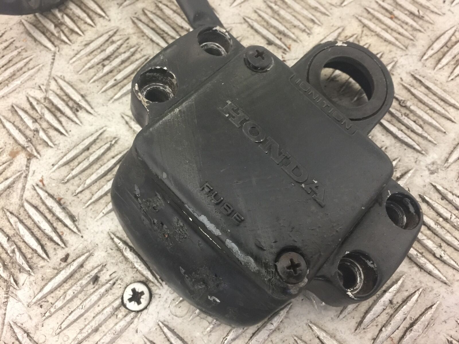HONDA CX500 CX 500 IGNITION SWITCH COVER  YEAR 1980