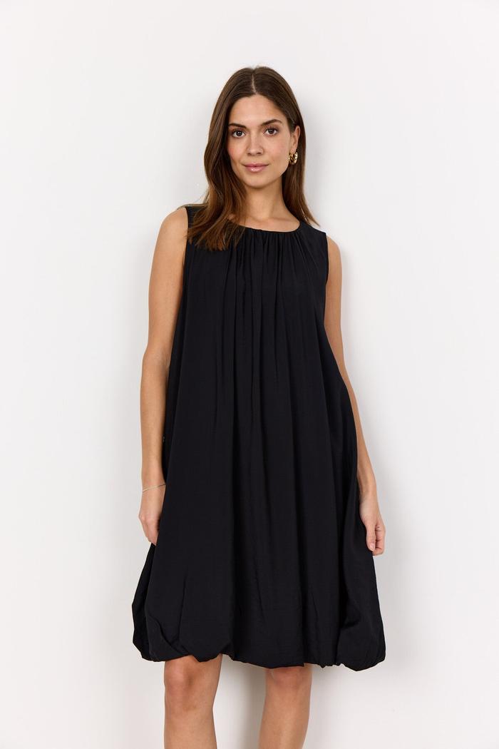Model wearing a black Soyaconcept SC-SIDRA 2 Kjole Viskose dress with a gathered neckline and loose silhouette.