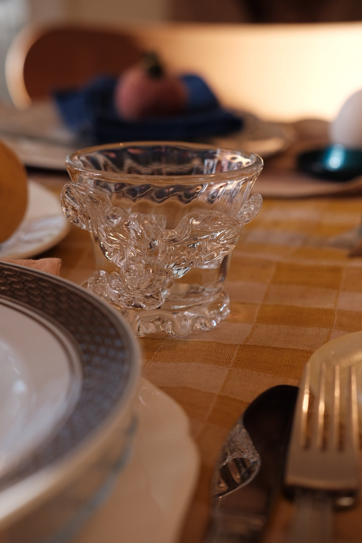 Clear hand-blown glass vase with floral design by Marqversen Möglich, showcasing intricate craftsmanship and elegant transparency.
