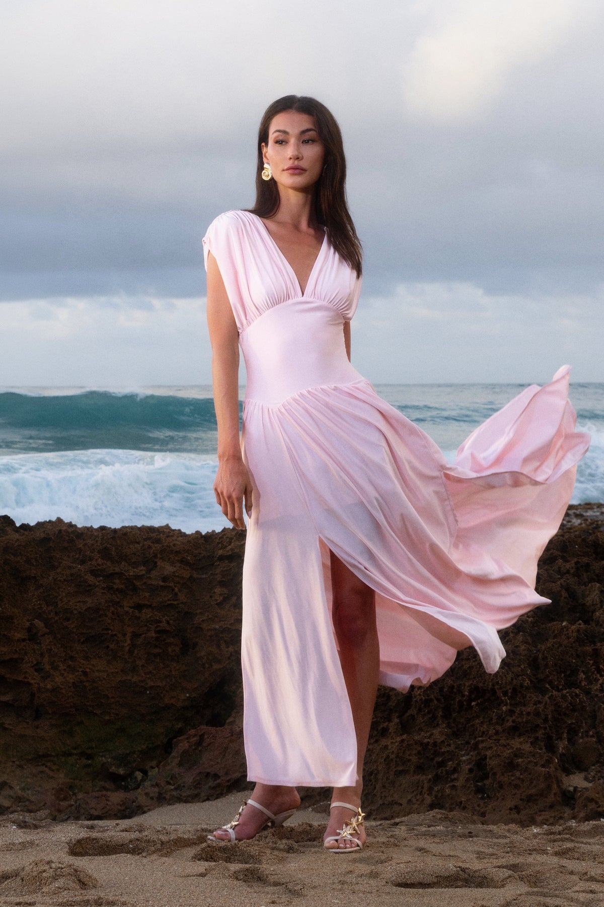 Blush pink maxi dress in cotton blend with a deep V-neckline and cap sleeves - Shop cute maxi dresses by Avec Les Filles