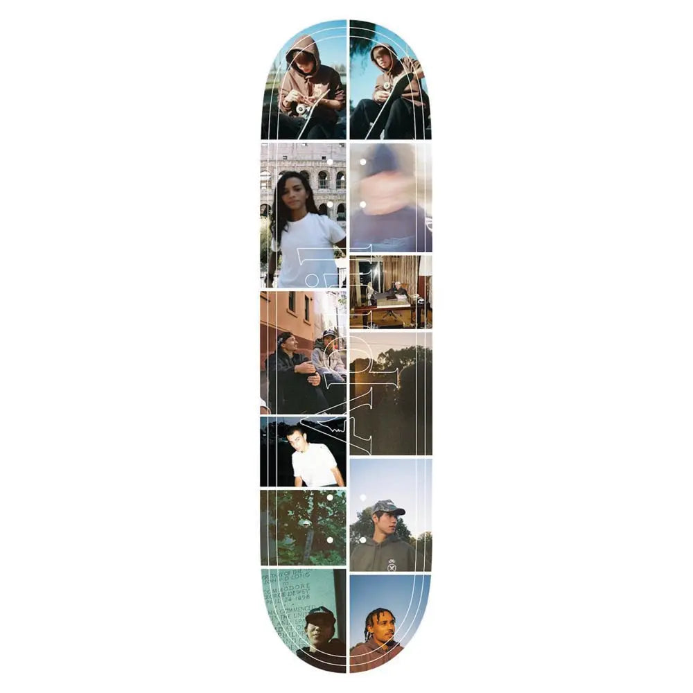 Deck de skateboard APRIL OG logo, planche de skateboard avec design de logo classique, vue de face.