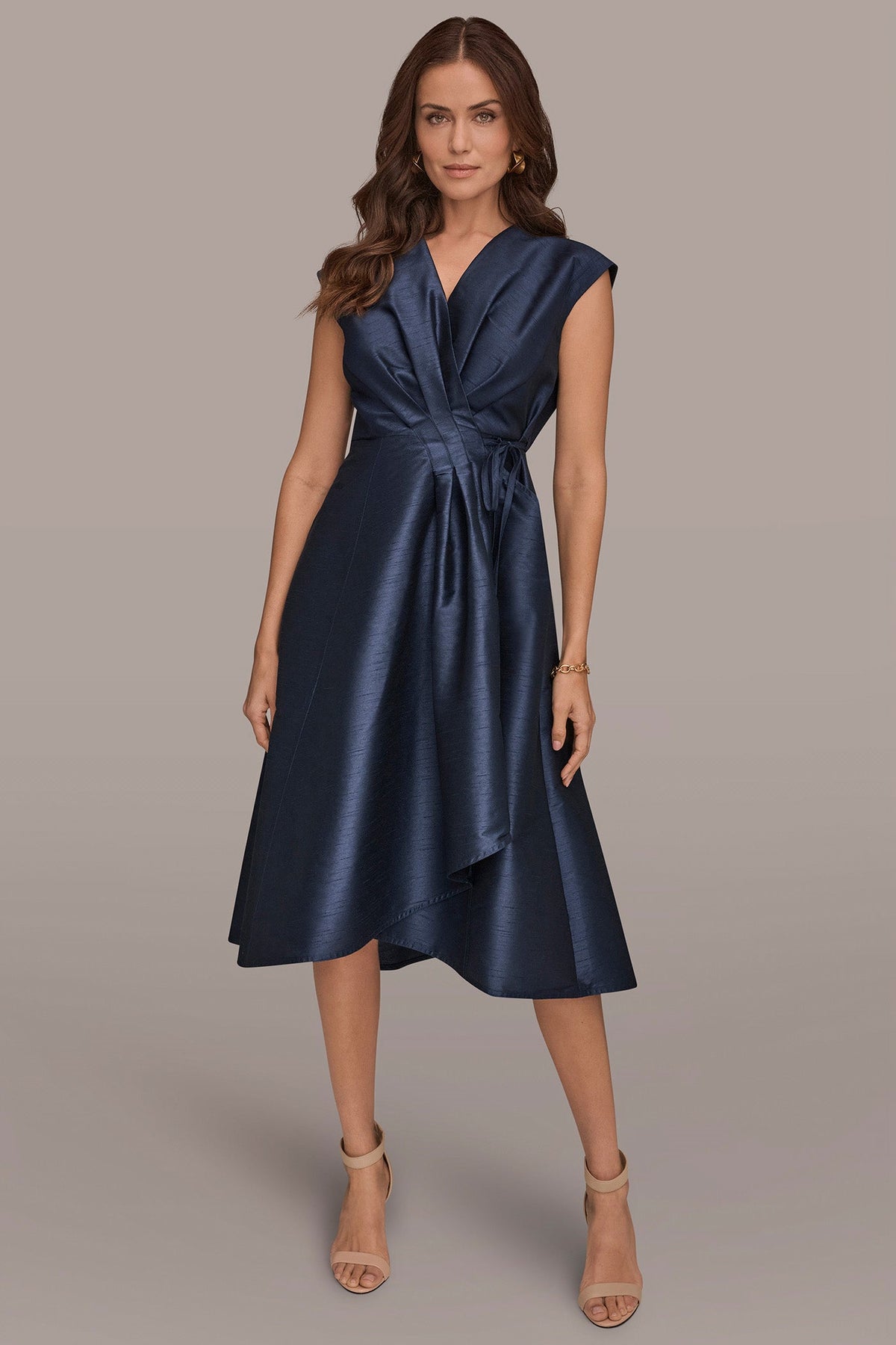 SLEEVELESS PLEATED MIDI WRAP DRESS