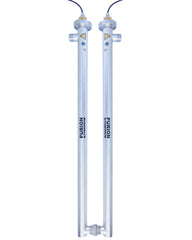 Ein Paar Aluminiumstangen auf weißem Hintergrund, die PURION 2500 90 W DUAL ESM Wasser von der PURION GmbH anbieten.