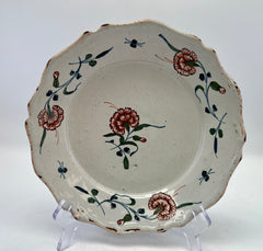 Assiette à l'oeillet rouge en faience de La Rochelle 18eme