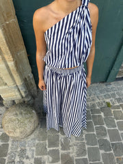 Asymmetrical top and long waisted skirt (Ensemble)
