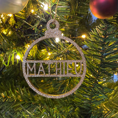 Gepersonaliseerde kerstbal met glitter - 8cm