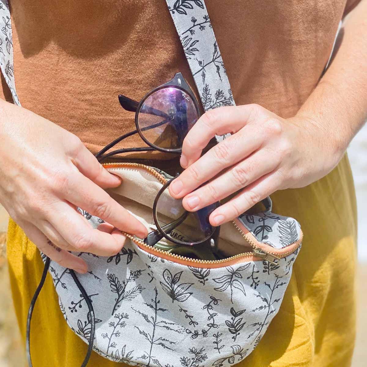 RUMPETASKE/BUM BAG - BLADER - minnatur.no