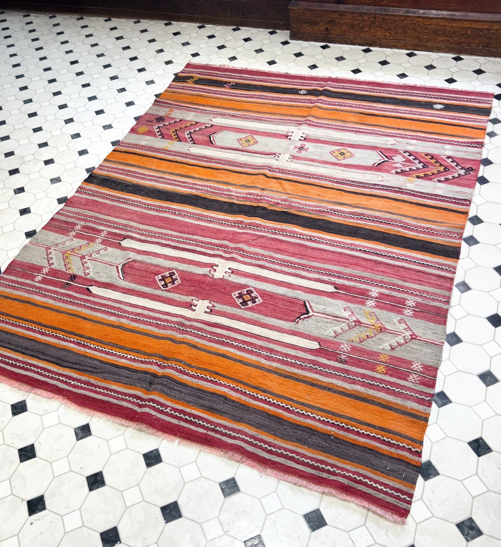 5X7 Sivas Kilim Anatolian Vintage Turkish Rugs for living room bedroom kitchen dining. Handmade Flatweave shop San Francisco Berkeley. Buy Rugs Online free shipping to Canada Toronto California.