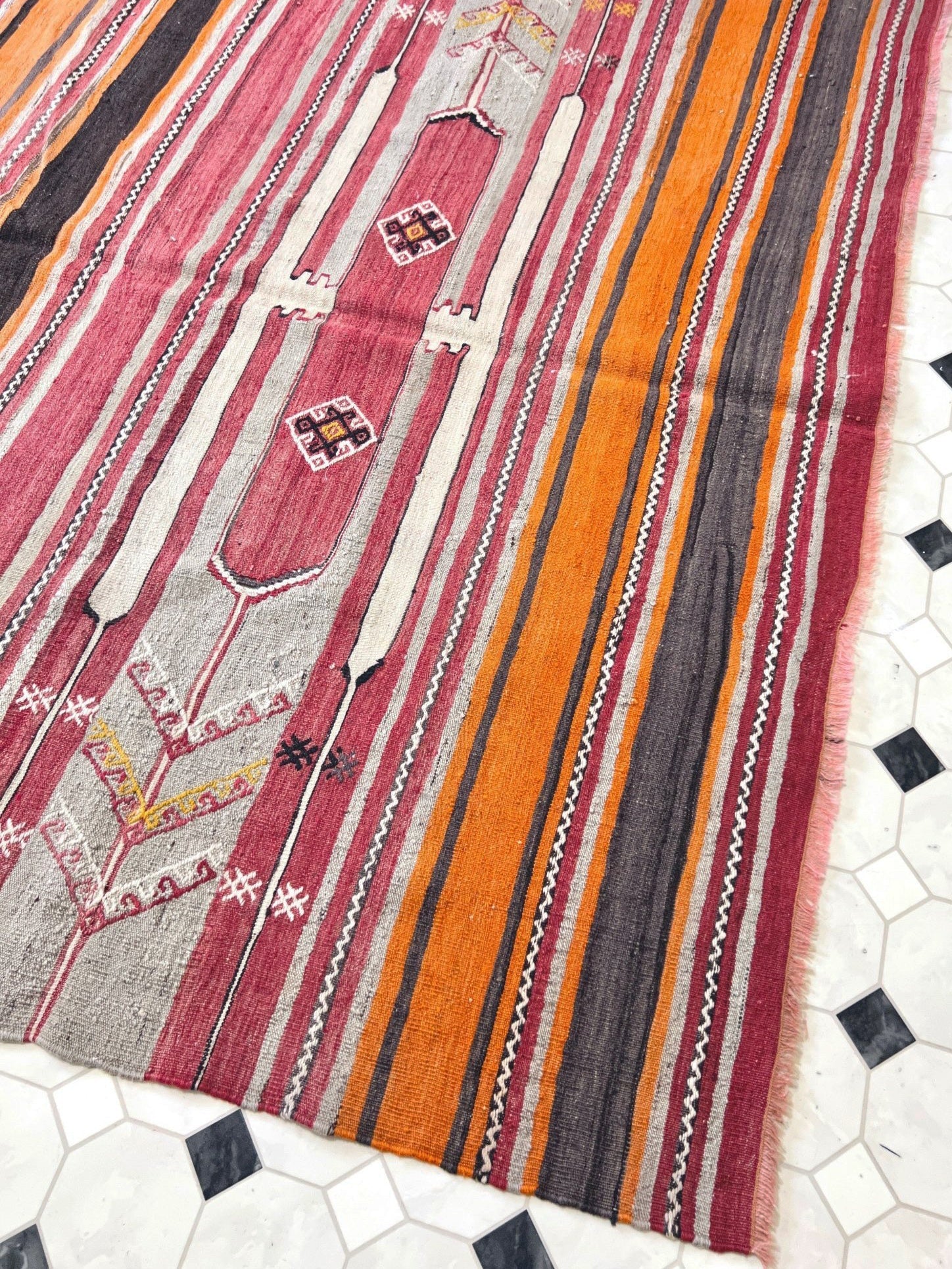 5X7 Sivas Kilim Anatolian Vintage Turkish Rugs for living room bedroom kitchen dining. Handmade Flatweave shop San Francisco Berkeley. Buy Rugs Online free shipping to Canada Toronto California.