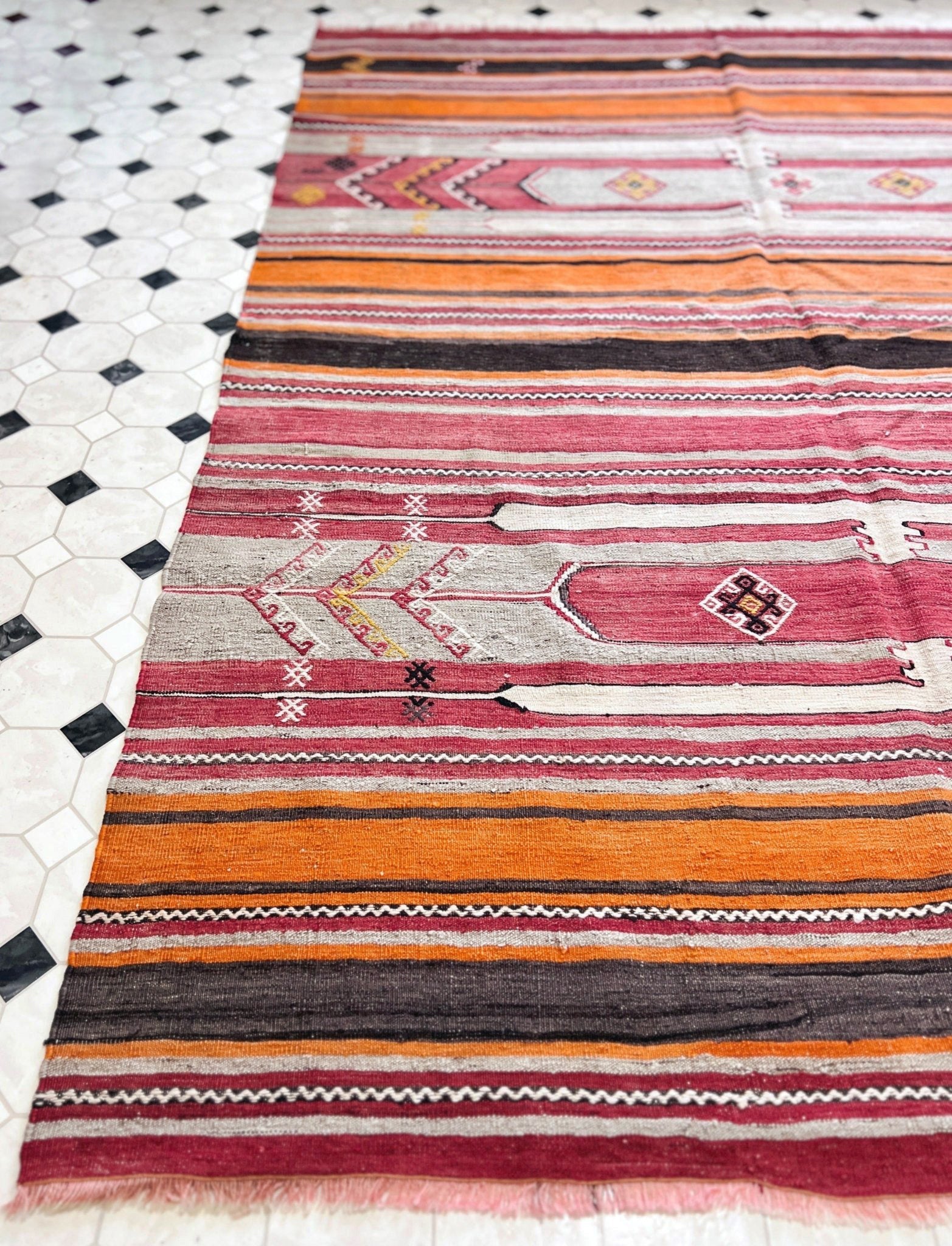 5X7 Sivas Kilim Anatolian Vintage Turkish Rugs for living room bedroom kitchen dining. Handmade Flatweave shop San Francisco Berkeley. Buy Rugs Online free shipping to Canada Toronto California.