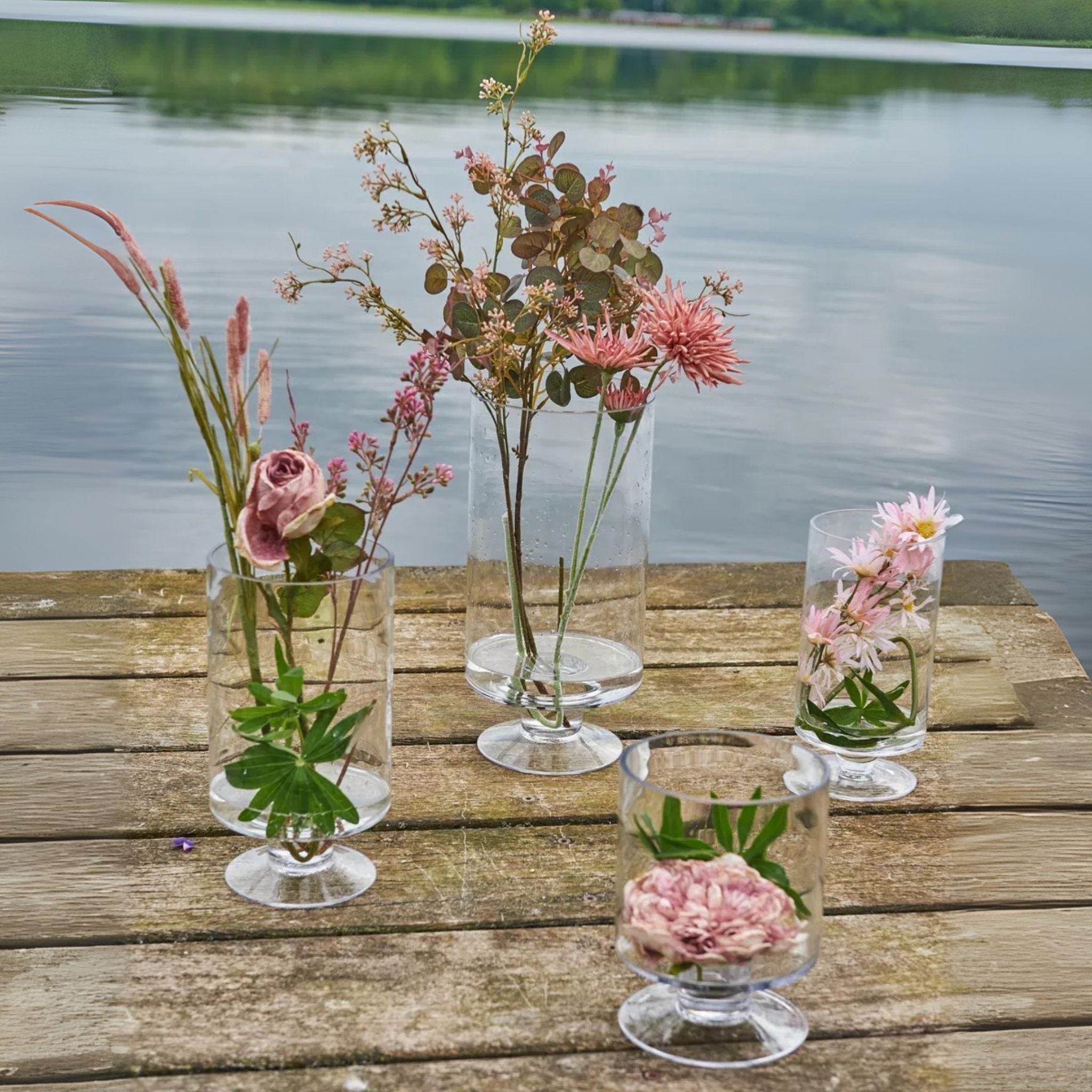 Cylinder vase med fod i glas, flere størrelser - Speedtsberg