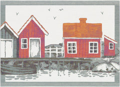 Ekelund bordstablett Signe med motiv av röda sjöbodar, 35x48 cm, ekologisk bomull
