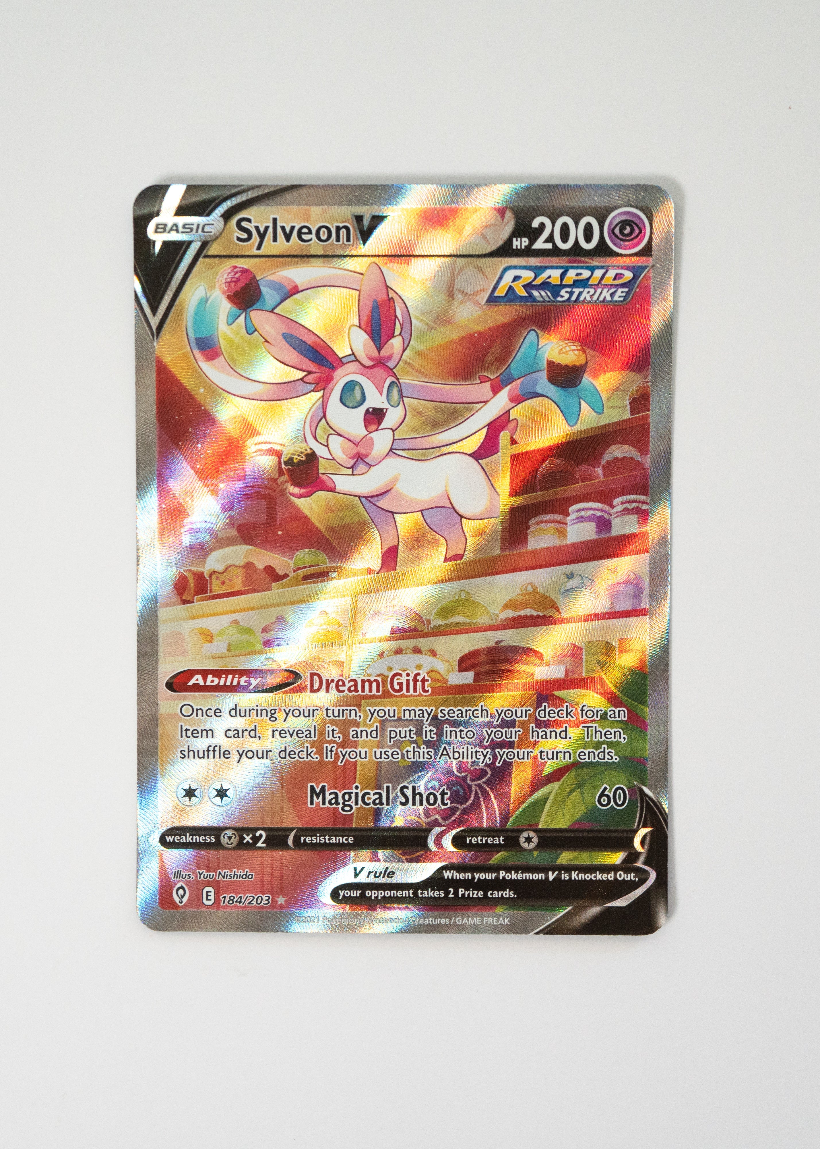 Sylveon V (Alternate Full Art) - 184/203 - GeekPins