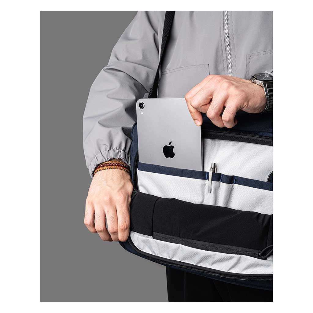 Bravo Brief Alpaka AA010820624 Briefcases 15L / Moonlight Blue | Axoflux 400D