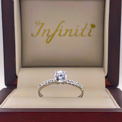 Anillo Oro Blanco 14k, Pavé con Zirconia Central 5 mm - Infiniti Joyas
