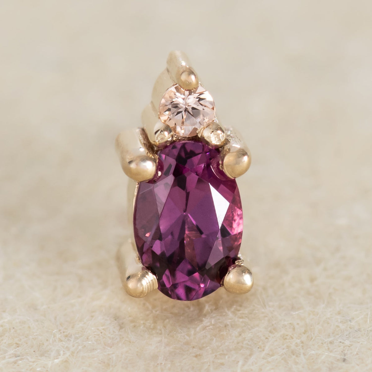BVLA Oval with Round Prong Threadless End