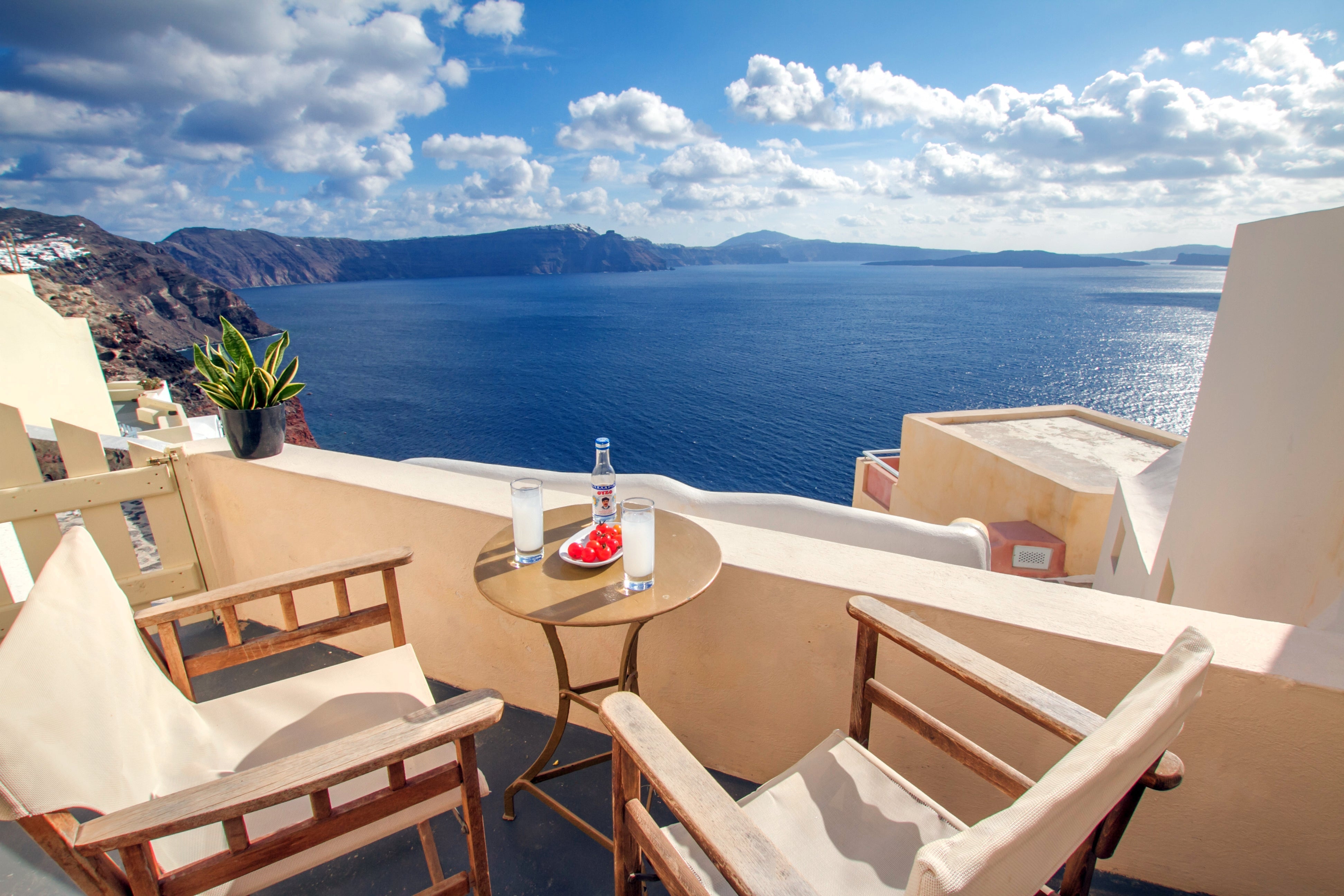 This is a renovated cave situated in Oia.<br />It can sleep between 2 and 4 gues Oia, Greece Pano Meria Cave House 3 in Oia Cave vacation rental 3252319