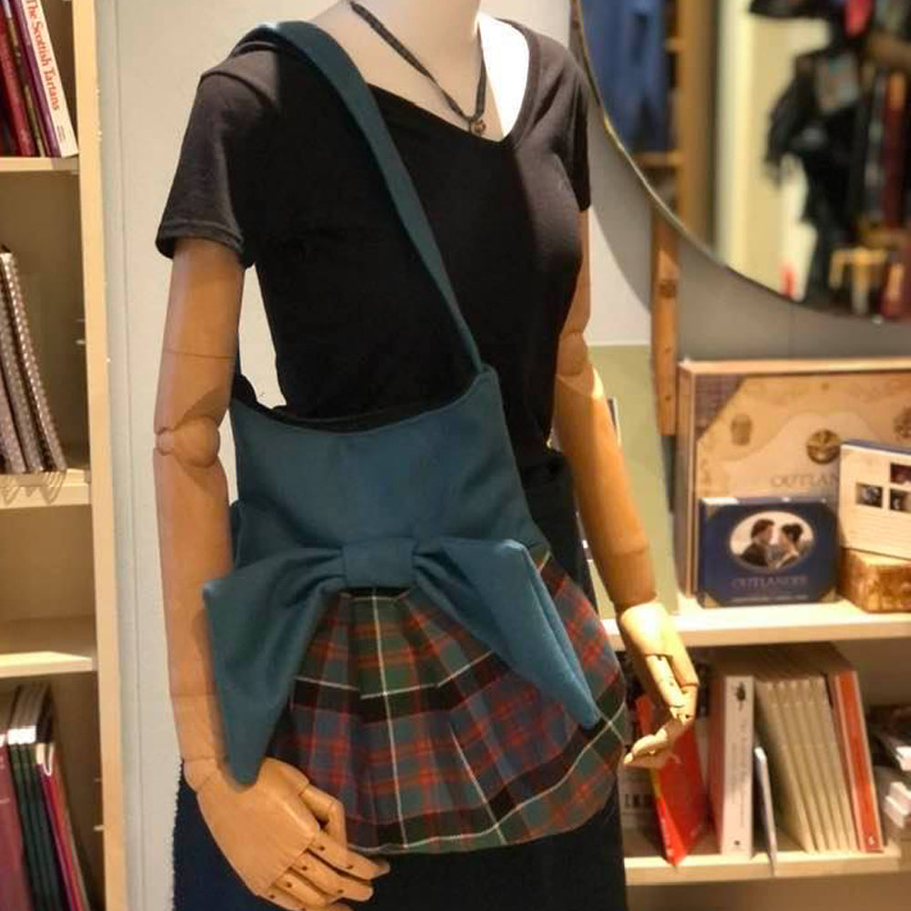Inside view of the MacPherson Modern Effie Bag featuring a cotton quilted lining and two internal pockets for organization.