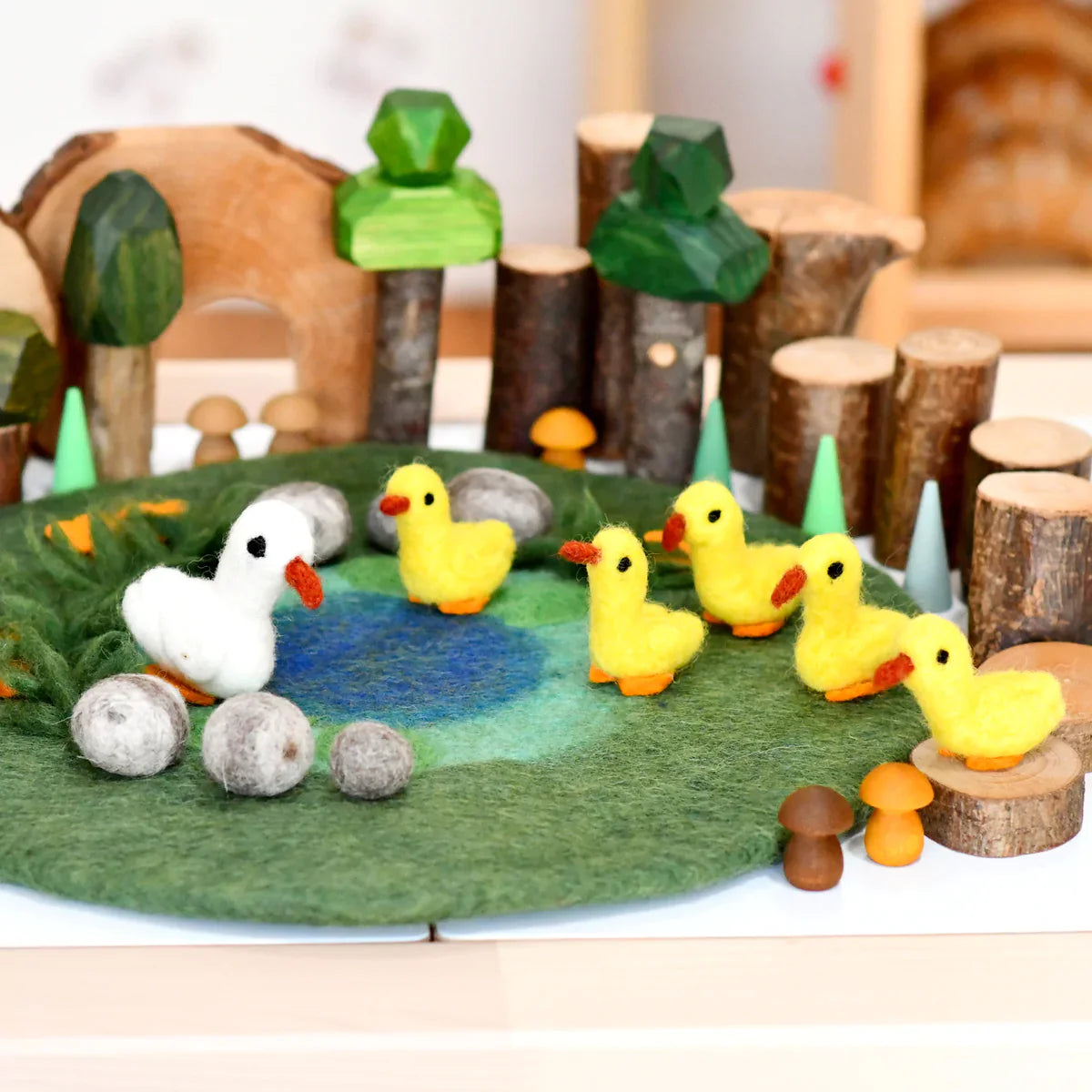 Tara Treasures | Felt Play Set - Duckpond and 6 Ducks