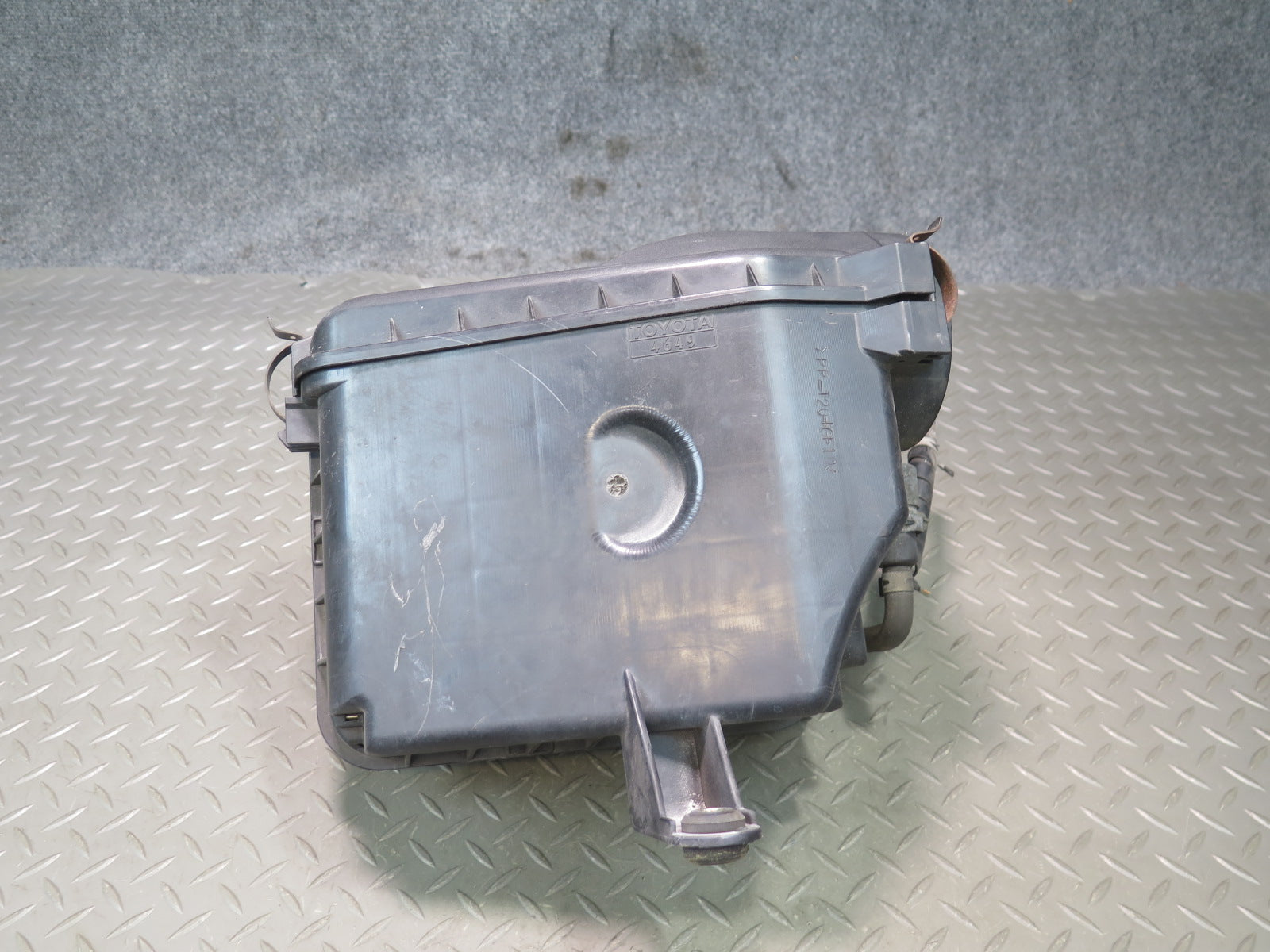 01-05 Lexus JCE10L IS300 Air Intake Cleaner Filter Box w MAF Sensor OEM
