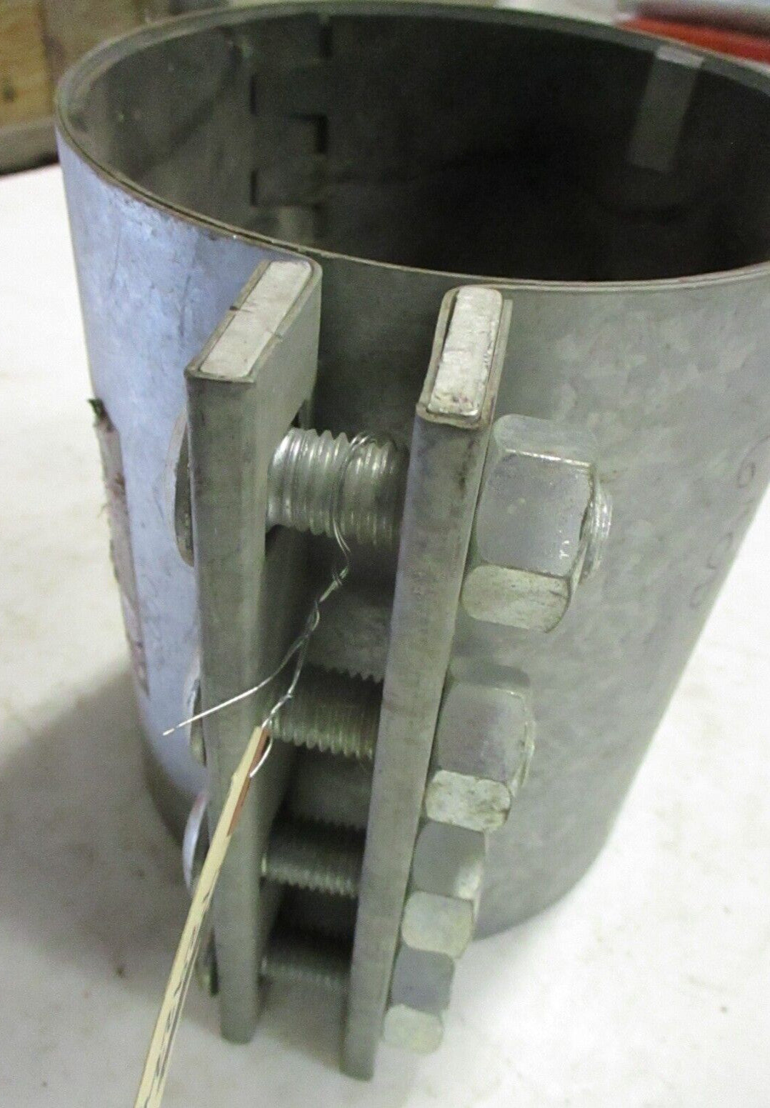 HP PRODUCTS Galvanized 4-Bolt Compression Coupling Fits 6" O.D. Tubing x 8" Long