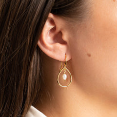 ALEXANDRA PEARL GOLDEN EARRING