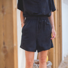 Photo de short noir femme marlot paris par Les Biscottes