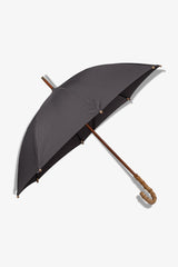 Siyah kumaş şemsiye, ahşap sap ve eğri koluyla